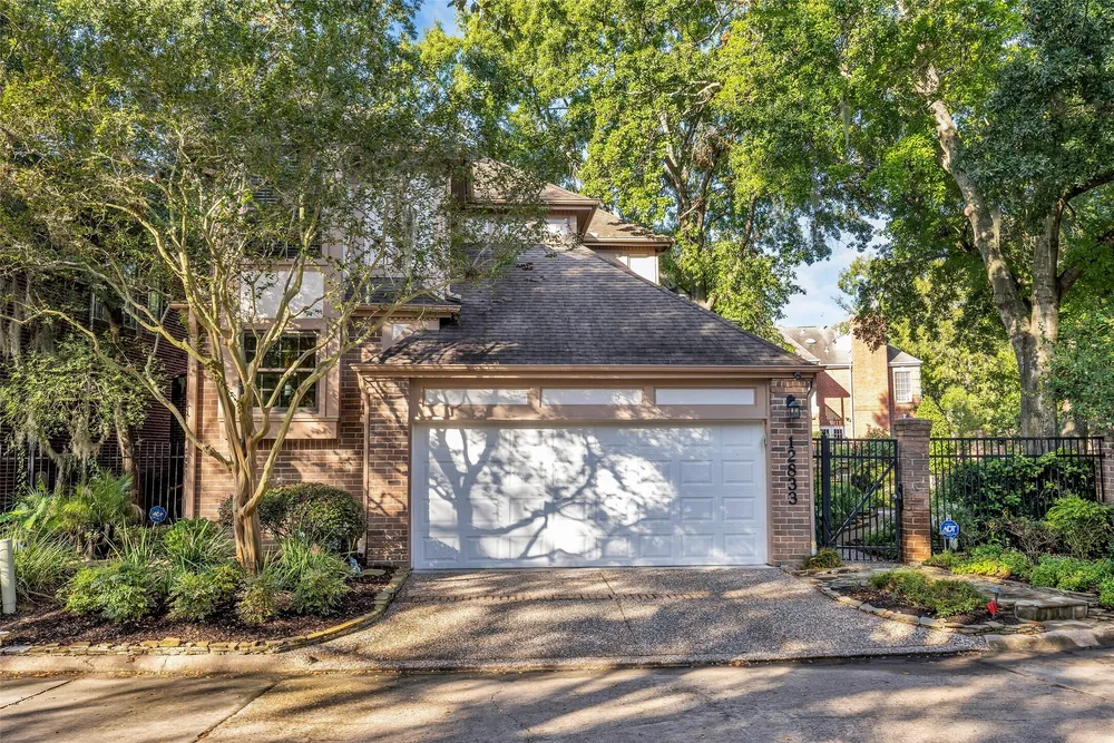 12833 Kingsbridge Ln, Houston, TX 77077
