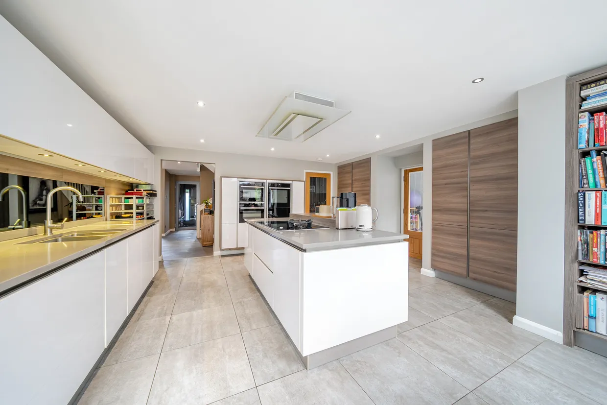 Cricketfield Road, Horsham, RH12 photo 8