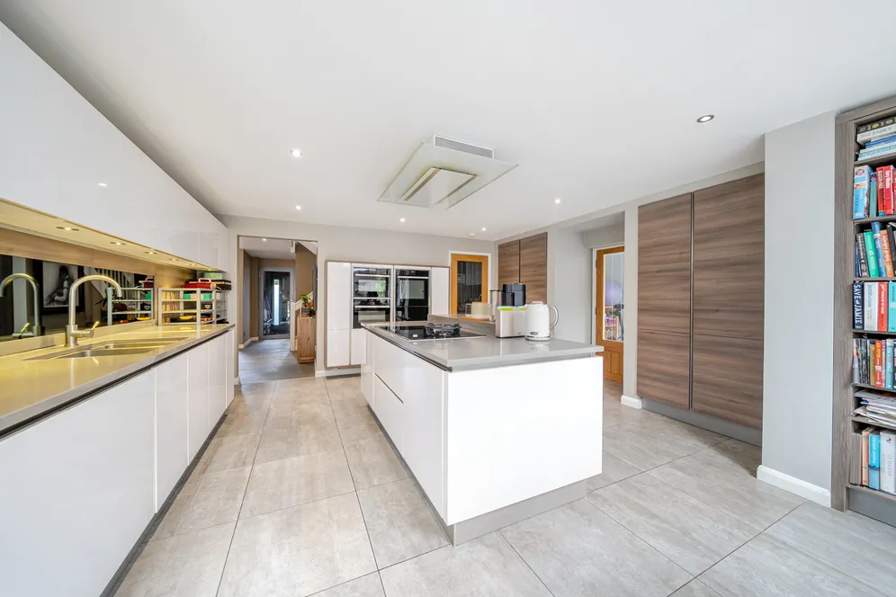 Cricketfield Road, Horsham, RH12 photo 8