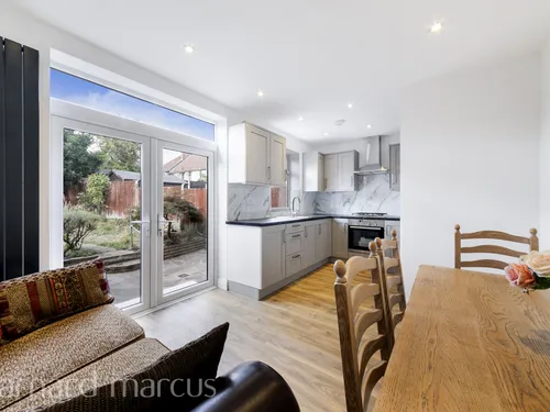 Winchcombe Road, CARSHALTONphoto