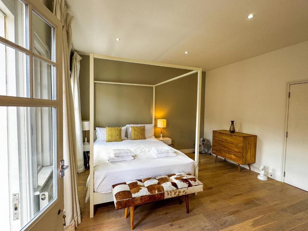 Flat 4, Comeragh Road, London Image 4