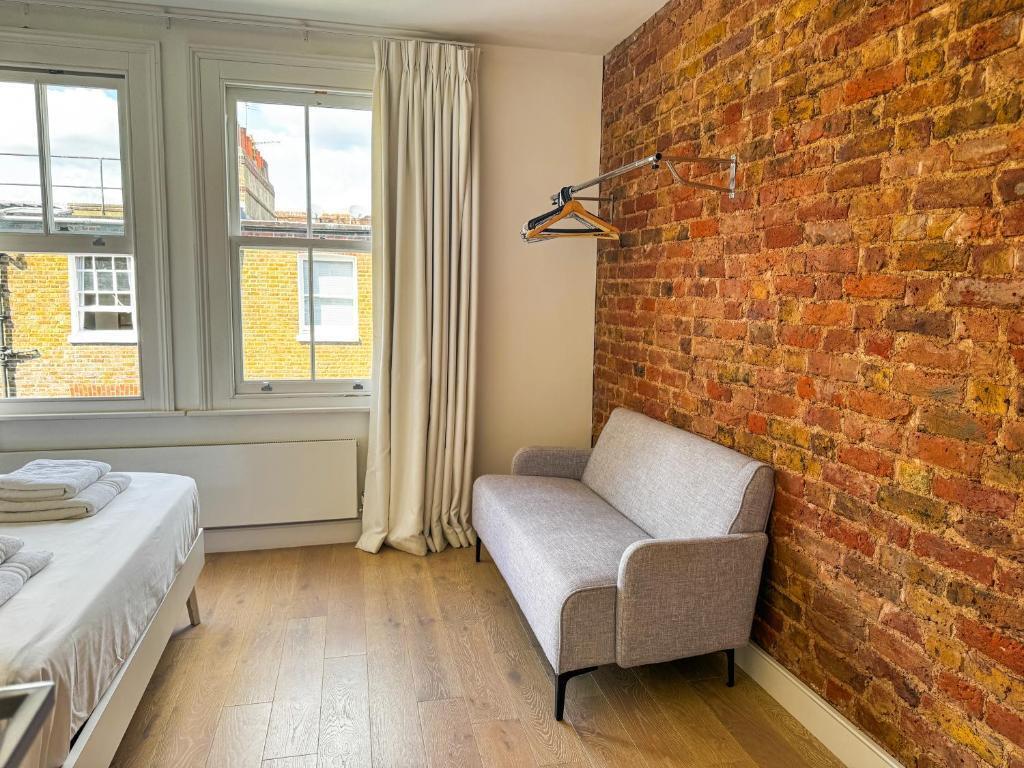 Flat 4, Comeragh Road, London Image 9