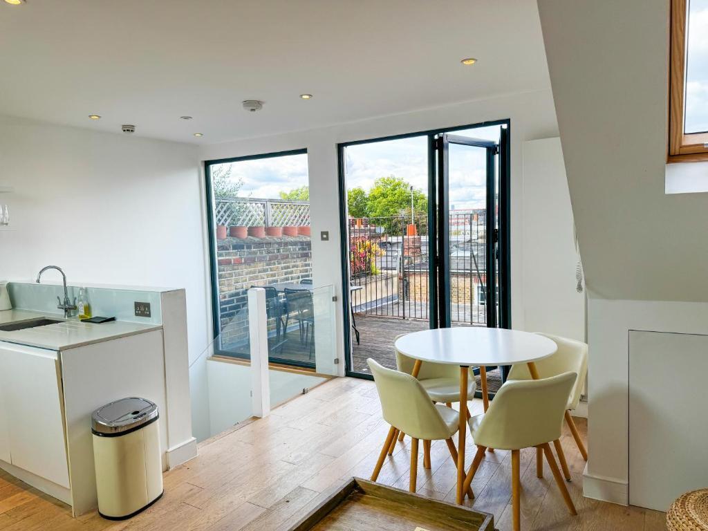 Flat 4, Comeragh Road, London Image 16