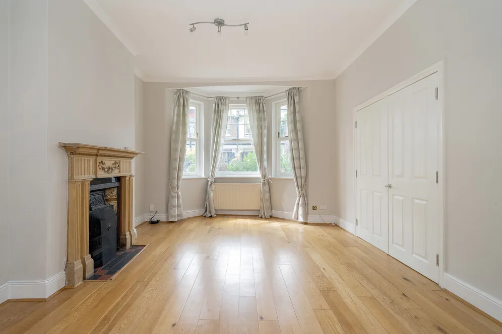 Brackley Road, London, W4 photo 4