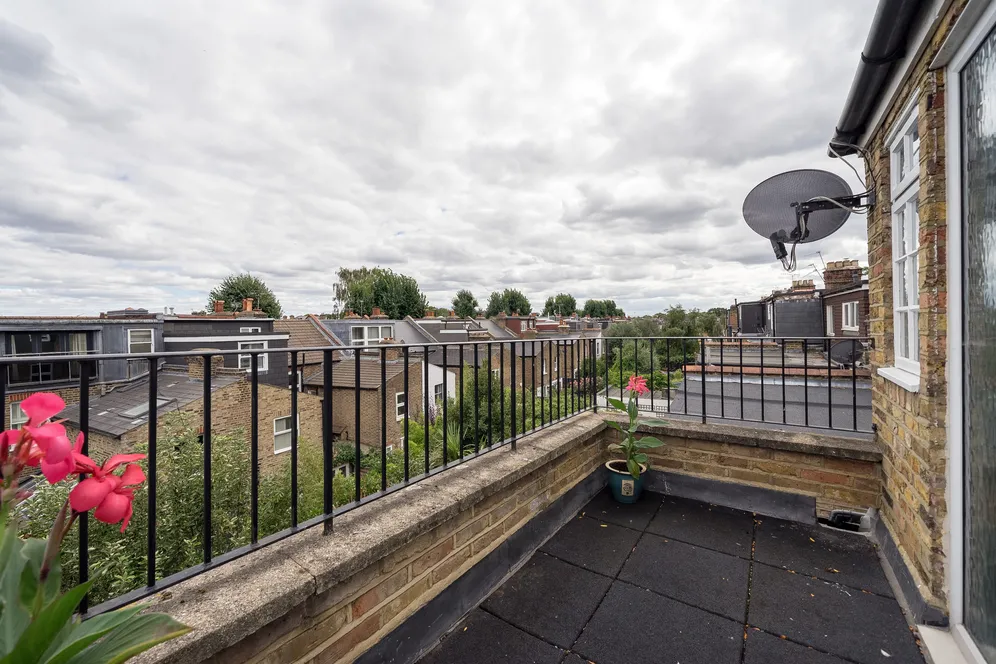 Brackley Road, London, W4 photo 8