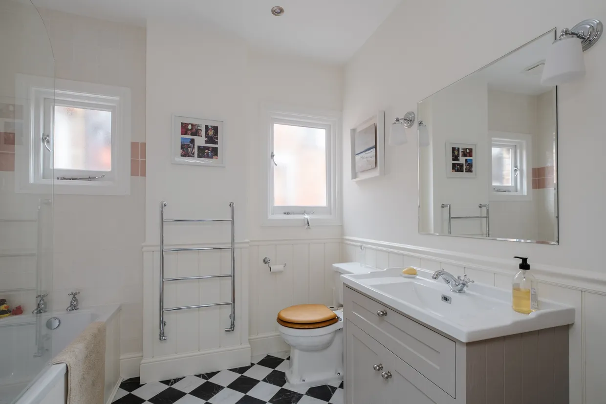 Victoria Road, London, N22 photo 23