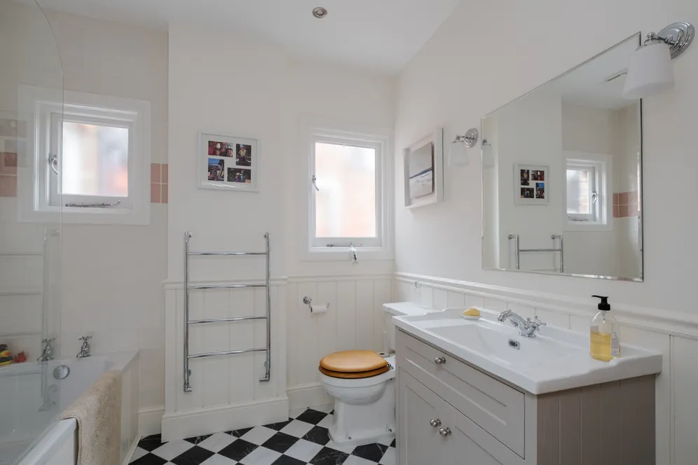 Victoria Road, London, N22 photo 23