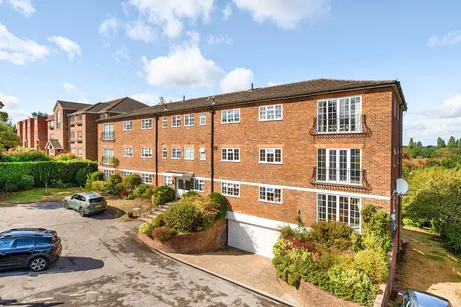 Oatlands Drive, Weybridge, KT13