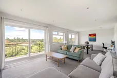 Oatlands Drive, Weybridge, KT13 photo 2
