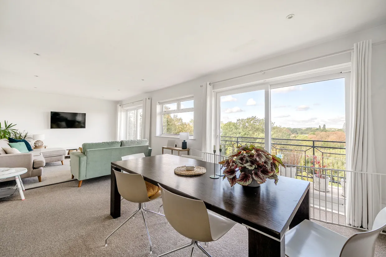 Oatlands Drive, Weybridge, KT13 photo 3