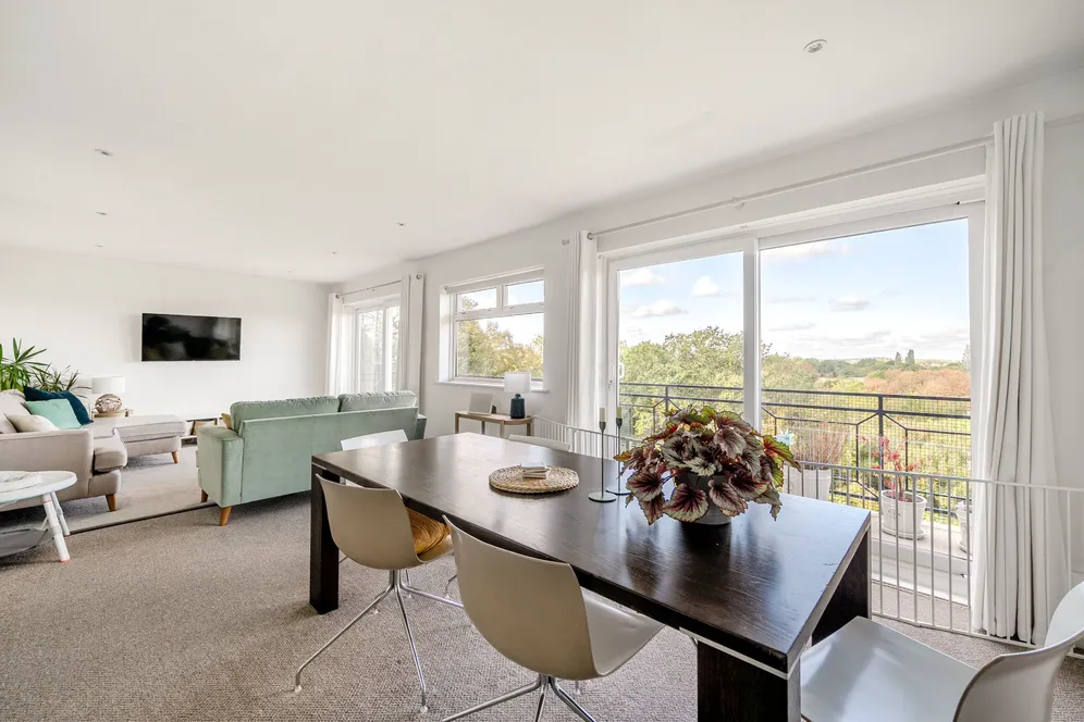 Oatlands Drive, Weybridge, KT13 photo 3