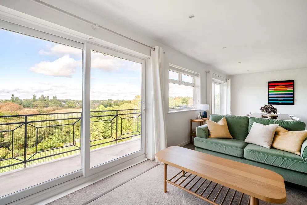 Oatlands Drive, Weybridge, KT13 photo 5