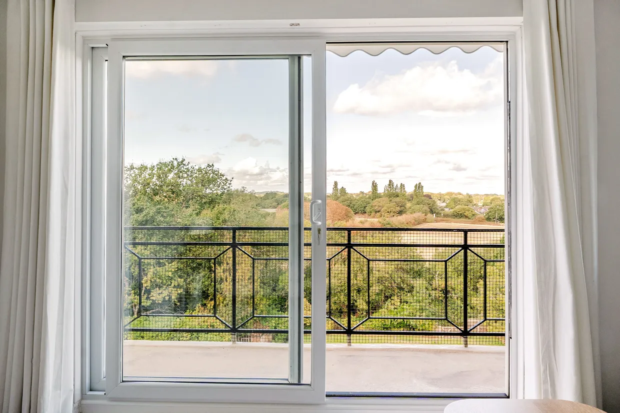 Oatlands Drive, Weybridge, KT13 photo 6