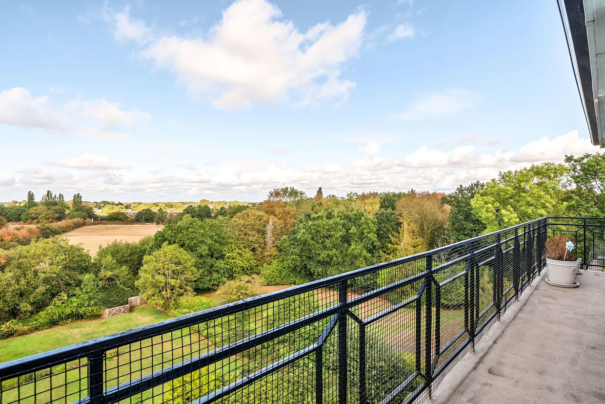 Oatlands Drive, Weybridge, KT13 photo 7