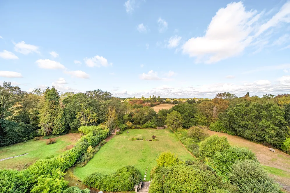 Oatlands Drive, Weybridge, KT13 photo 8