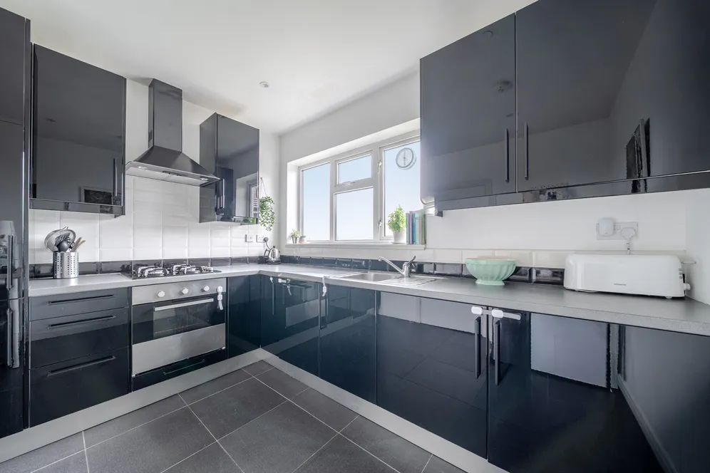 Oatlands Drive, Weybridge, KT13 photo 9