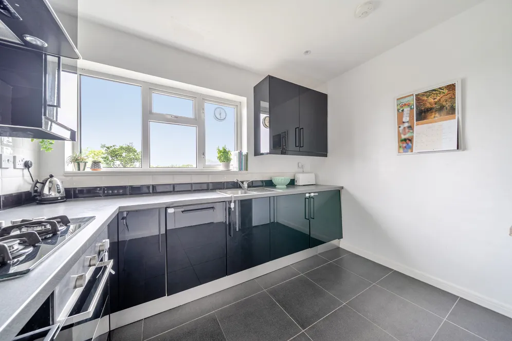 Oatlands Drive, Weybridge, KT13 photo 10