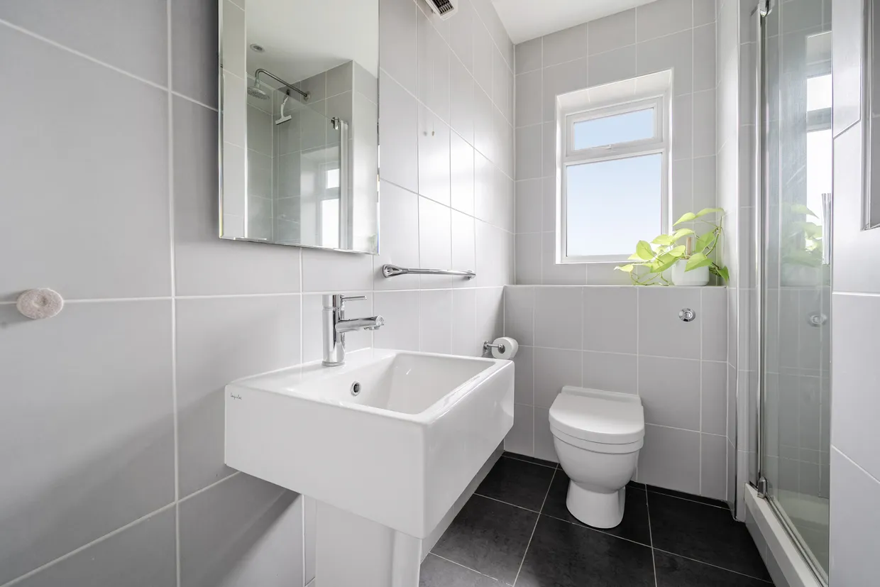 Oatlands Drive, Weybridge, KT13 photo 12