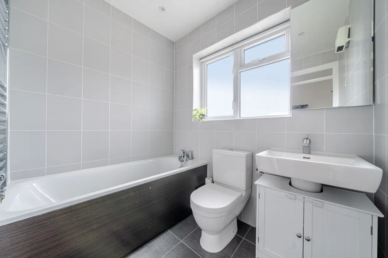 Oatlands Drive, Weybridge, KT13 photo 17