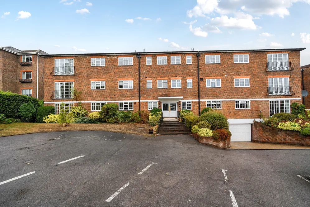 Oatlands Drive, Weybridge, KT13 photo 20