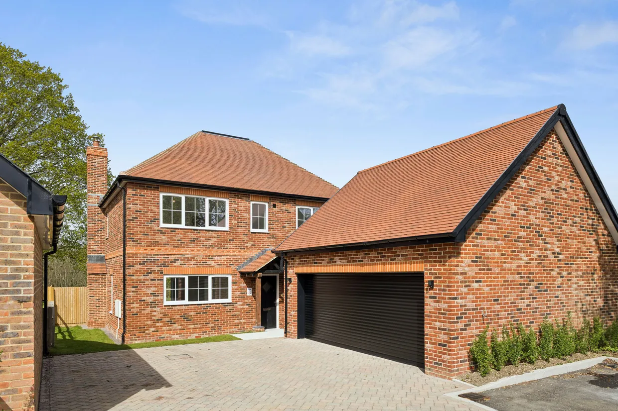 Greenacres Park, Storrington, RH20 photo 2