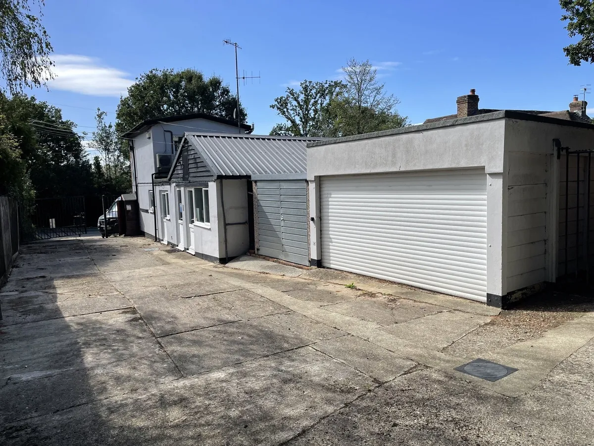 Merle Common Road, Oxted, Surrey, RH8