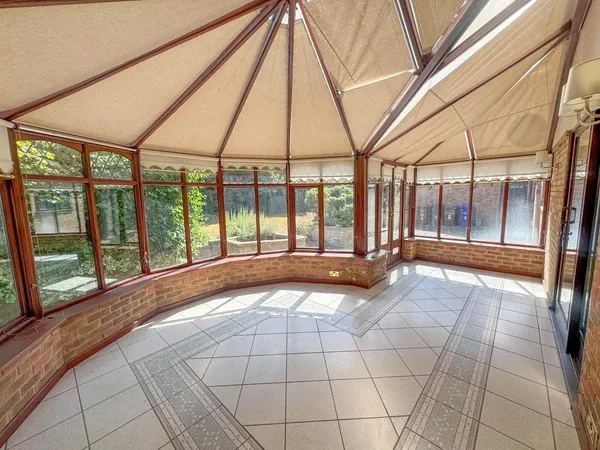 Forest End, Kennett, CB8 photo 8