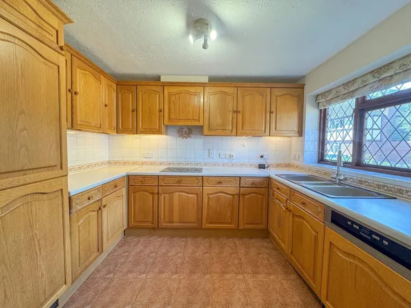 Forest End, Kennett, CB8 photo 9