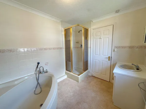 Forest End, Kennett, CB8 photo 19