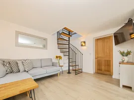 Brackenbury Close, Ipswich thumb 3