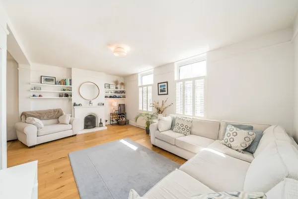 Queens Road, Weybridge, KT13 photo 1