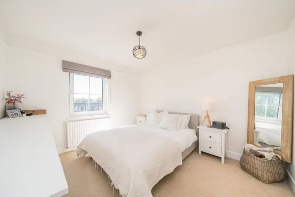 Queens Road, Weybridge, KT13 photo 4