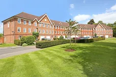 Queens Acre Windsor SL4 photo 2