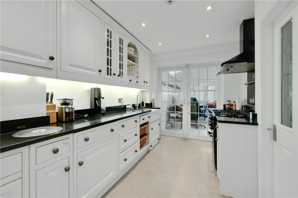 Gainsborough Court, Walton-on-Thames KT12 photo 2
