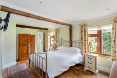 Kerves Lane, Horsham, RH13 photo 5
