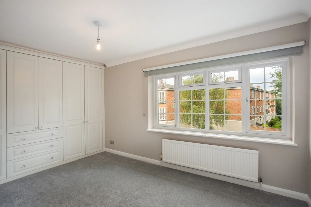 Gainsborough Court, Walton-on-Thames KT12 photo 7