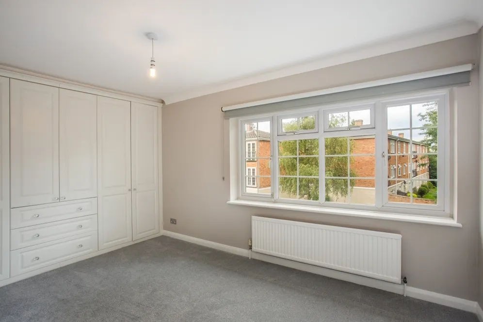Gainsborough Court, Walton-on-Thames KT12 photo 7