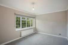 Gainsborough Court, Walton-on-Thames KT12 photo 9
