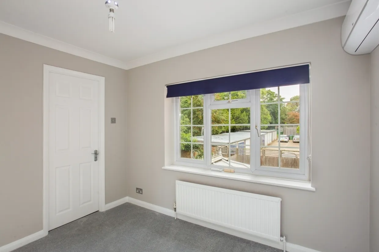 Gainsborough Court, Walton-on-Thames KT12 photo 10