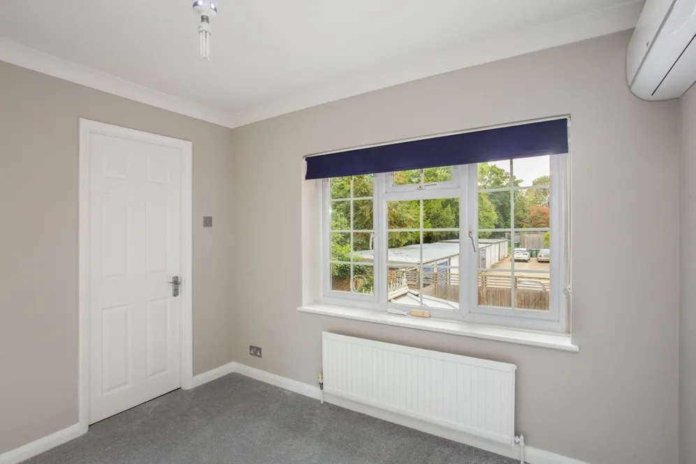 Gainsborough Court, Walton-on-Thames KT12 photo 10