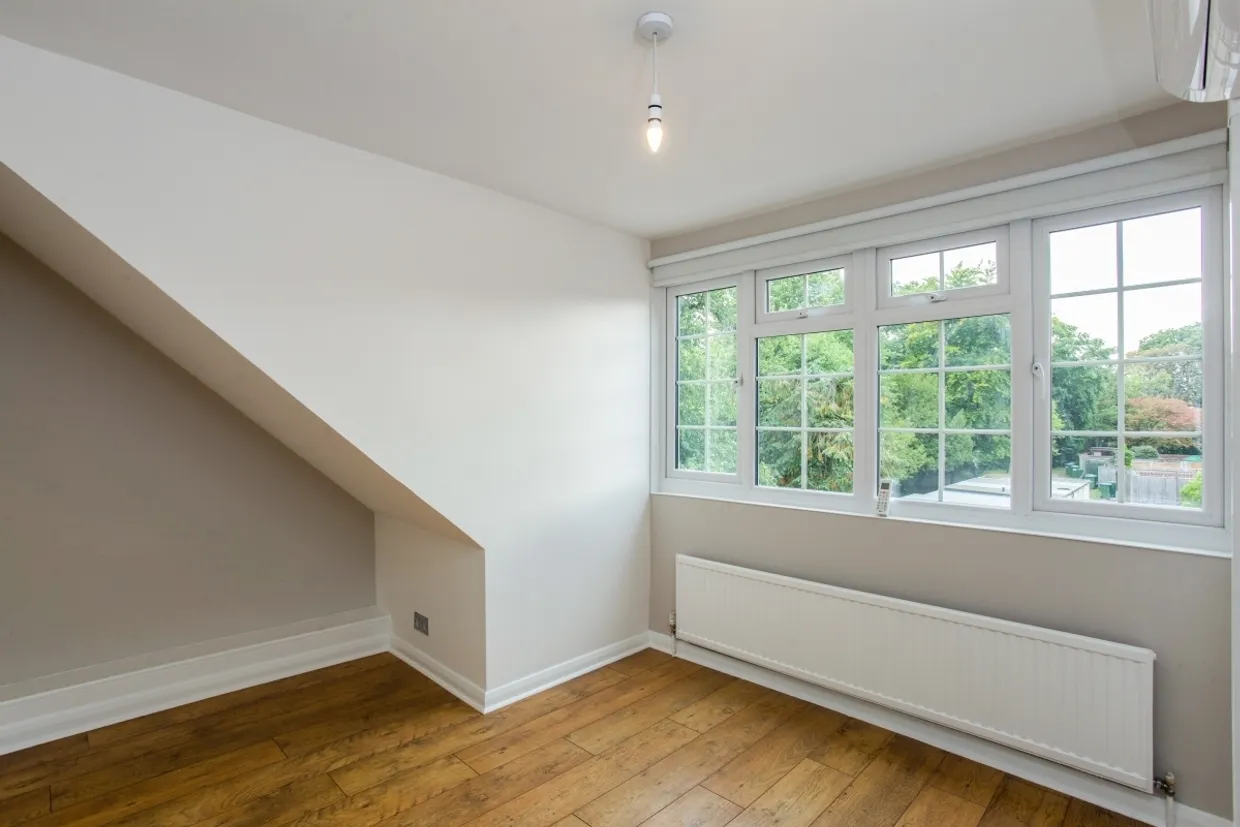 Gainsborough Court, Walton-on-Thames KT12 photo 12