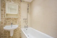 Gainsborough Court, Walton-on-Thames KT12 photo 15