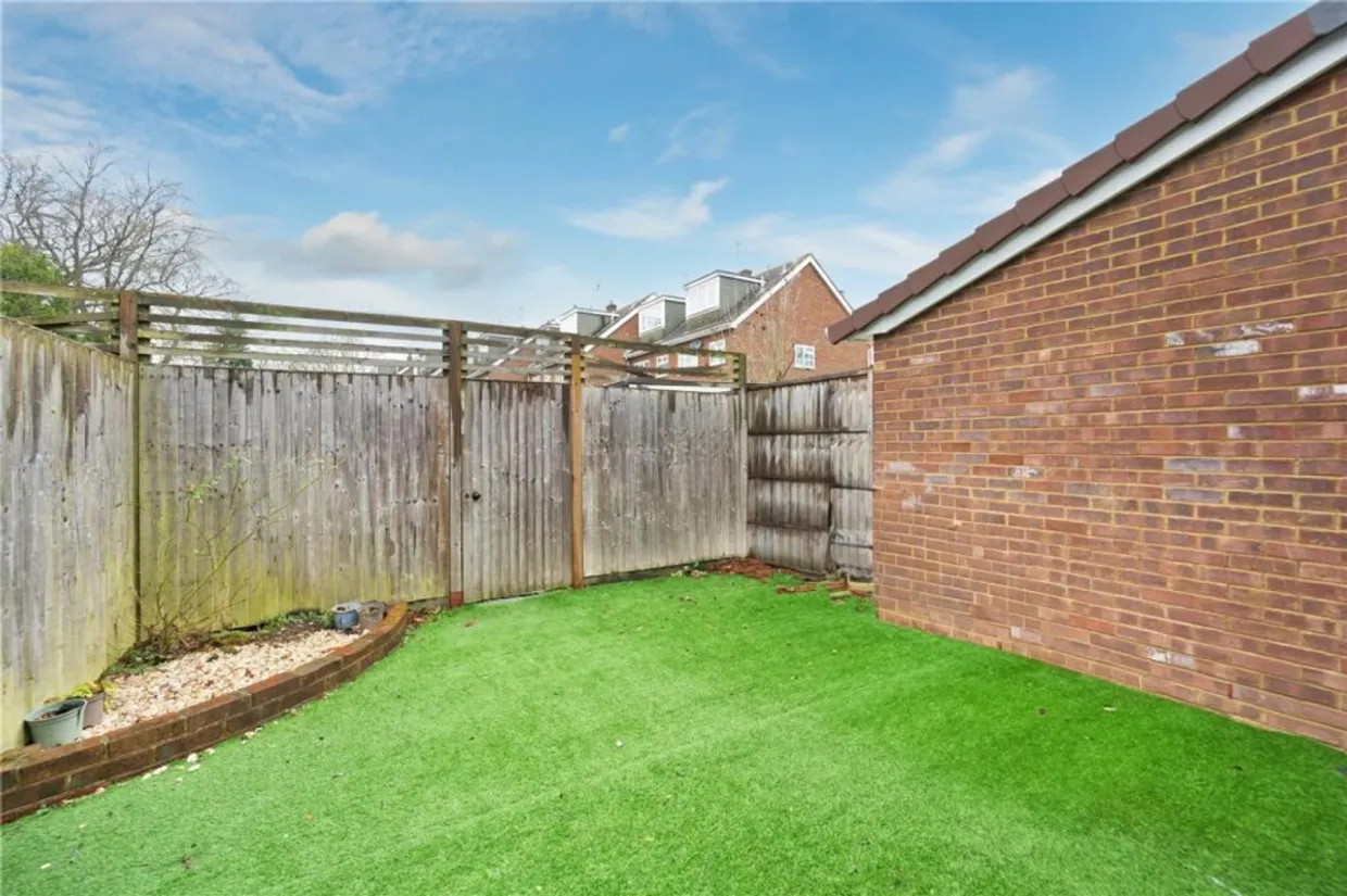 Gainsborough Court, Walton-on-Thames KT12 photo 16