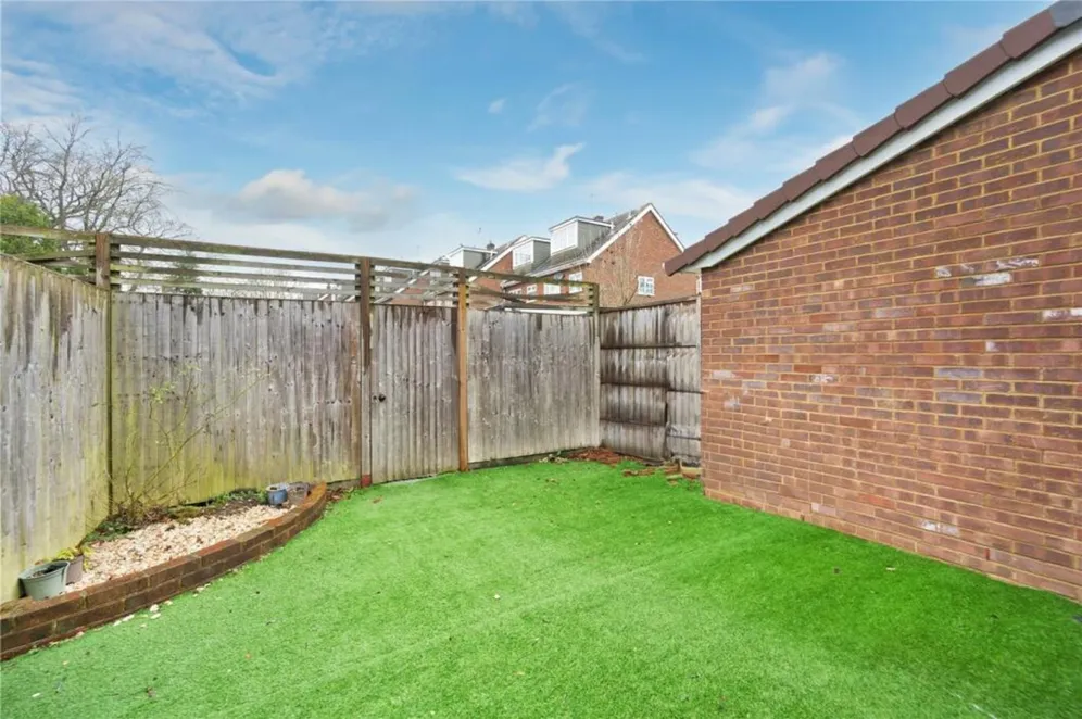Gainsborough Court, Walton-on-Thames KT12 photo 16