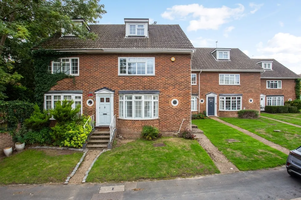 Gainsborough Court, Walton-on-Thames KT12 photo 17