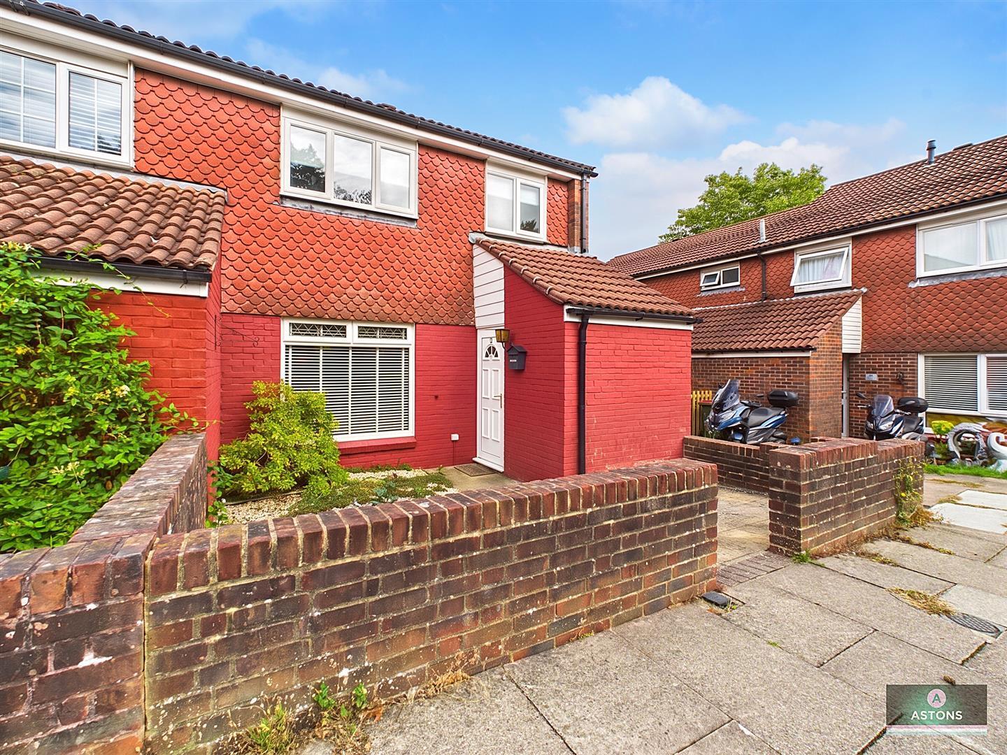 Fulmar Close, Ifield West Image 1