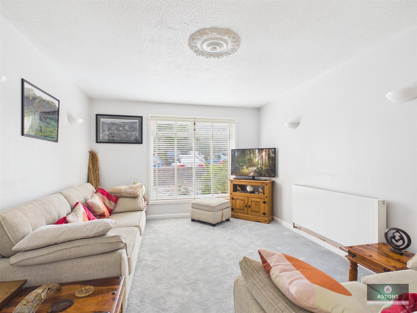 Fulmar Close, Ifield West Image 2