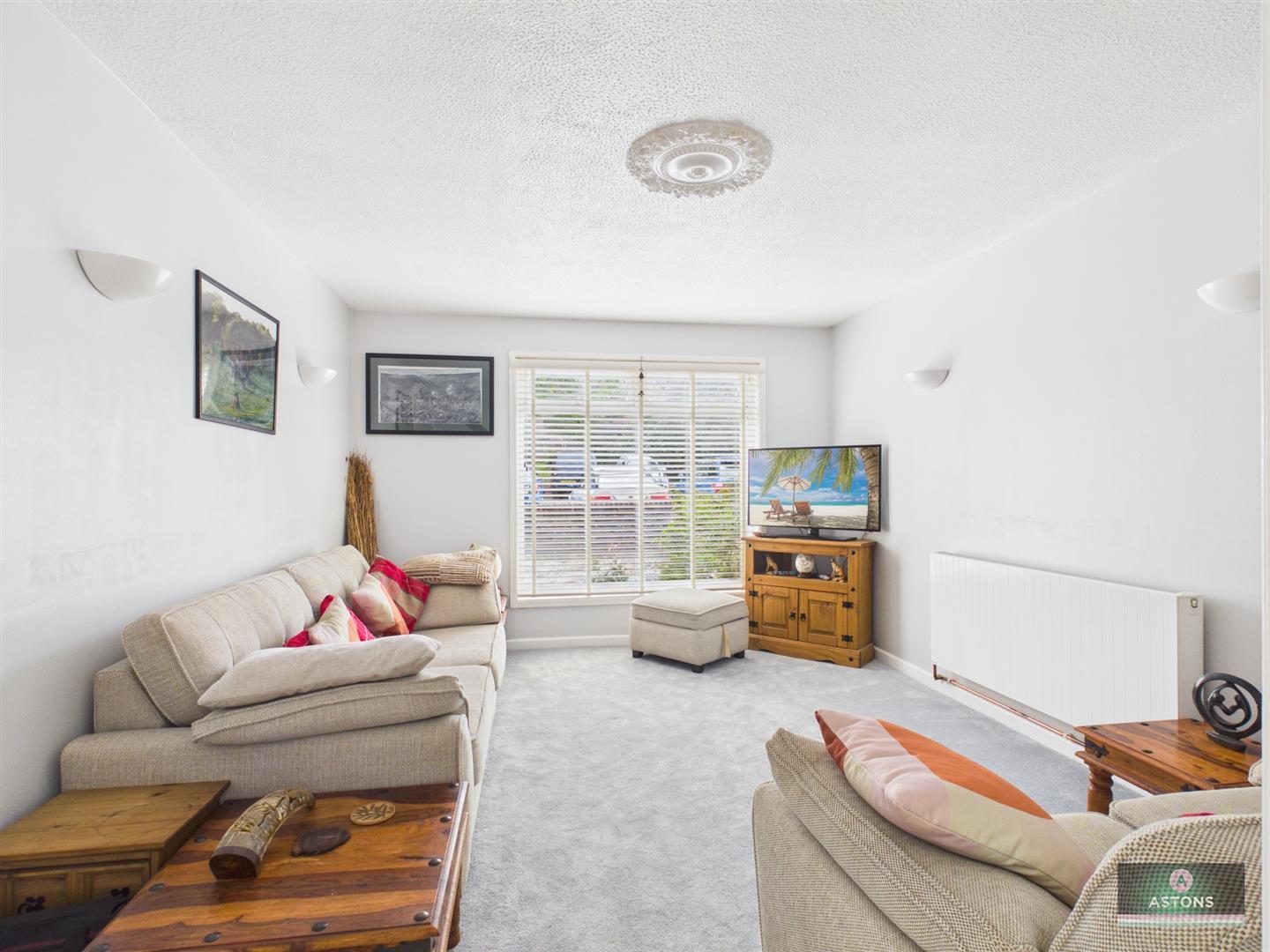 Fulmar Close, Ifield West Image 5