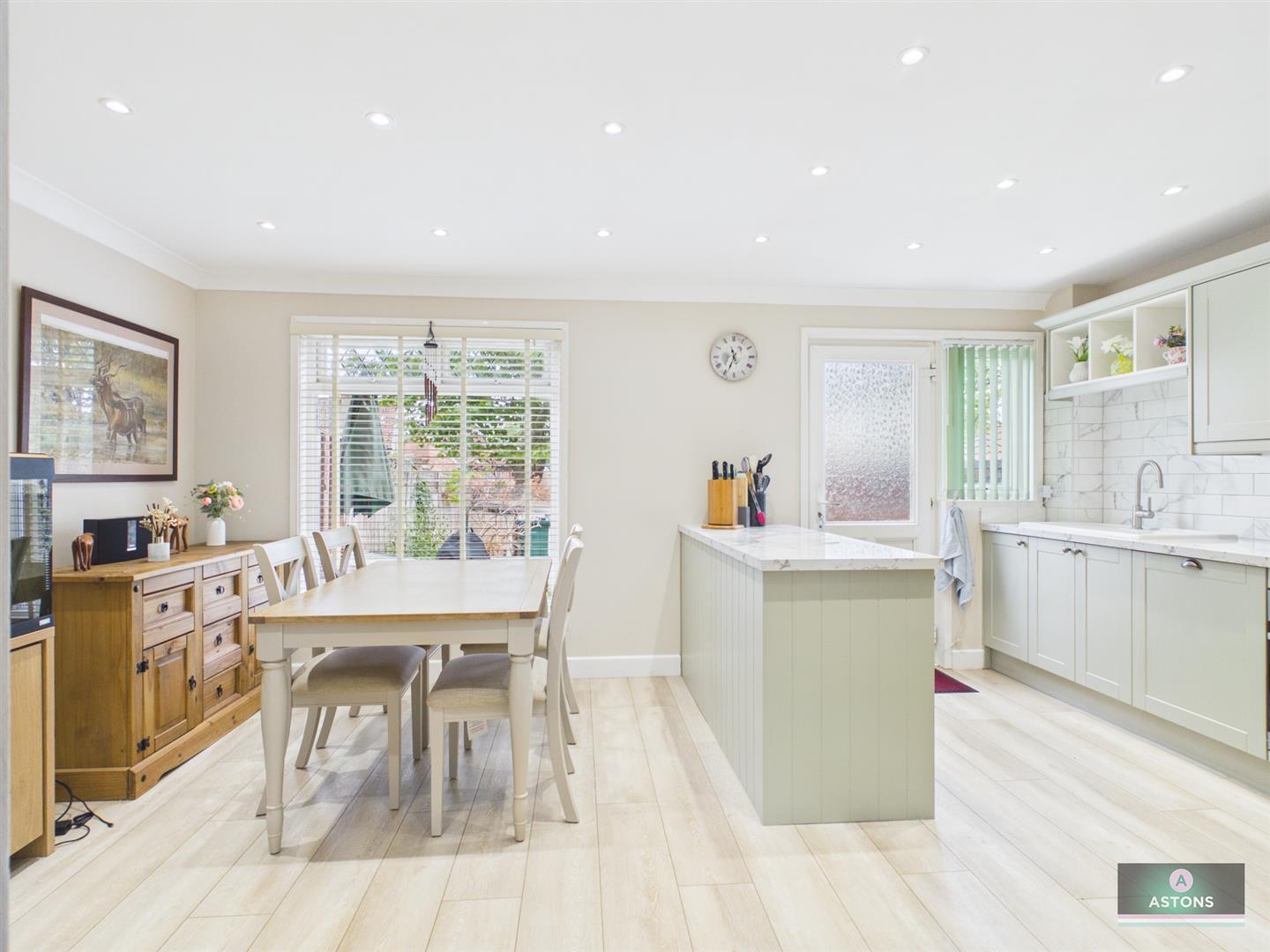 Fulmar Close, Ifield West Image 6