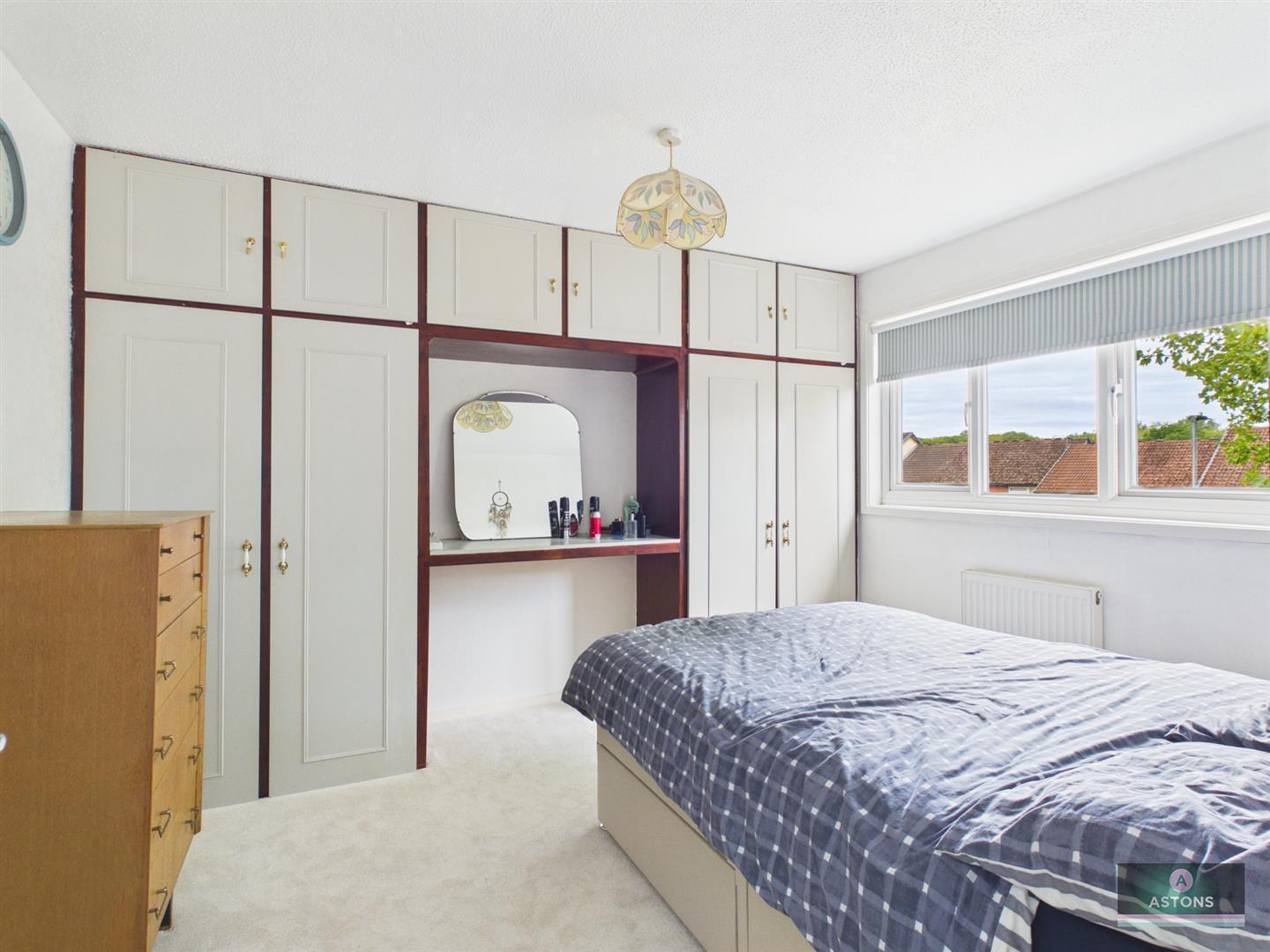 Fulmar Close, Ifield West Image 8
